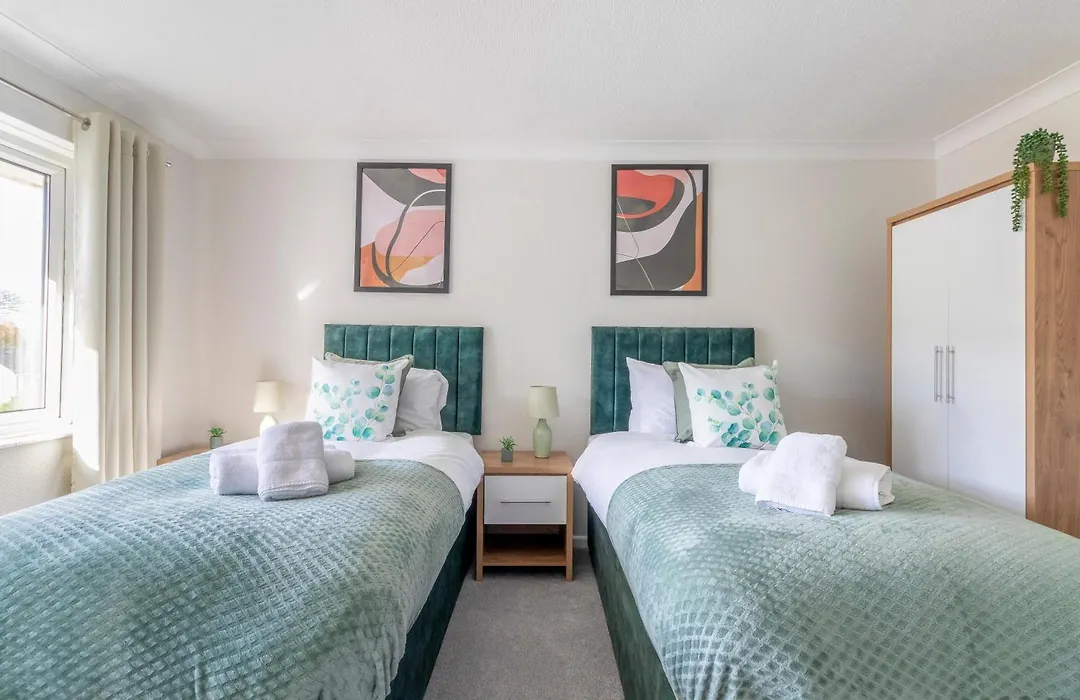 Panoramic Sea View Apartment Sleeps 4-Free Parking-1