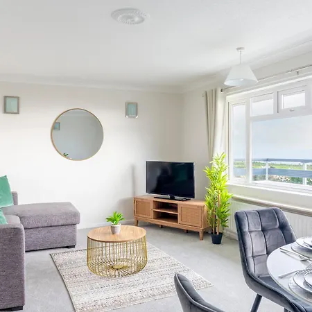Panoramic Sea View Apartment Sleeps 4-Free Parking-3