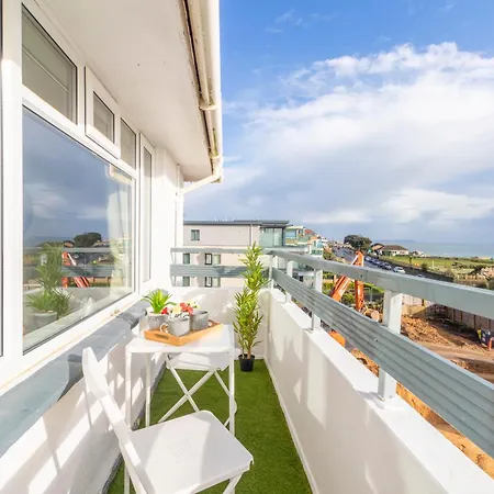 Panoramic Sea View Apartment Sleeps 4-Free Parking-2