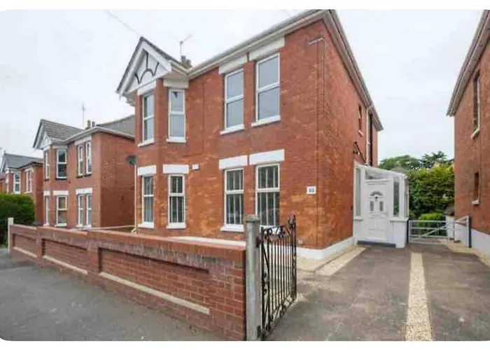 Beautiful Garden Flat In - First Floor